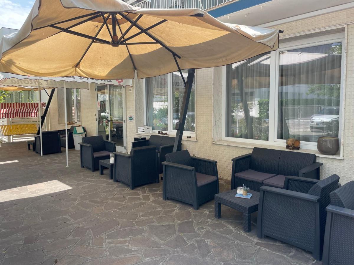 Hotel Aloha Cesenatico Extérieur photo